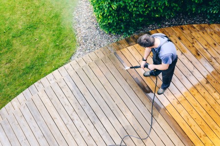Pressure washing contractor